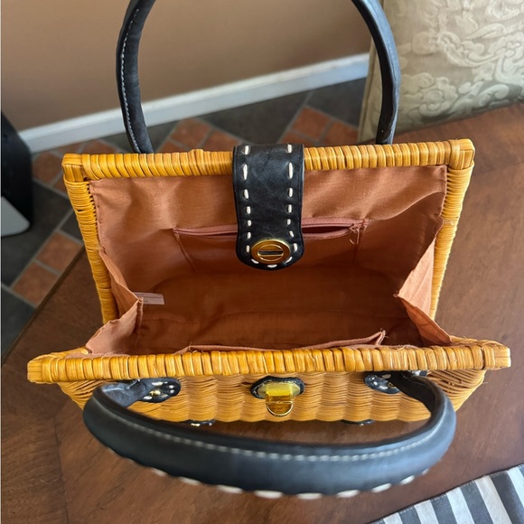 Beautiful, like new. Wicker purse - Picture 4 of 5